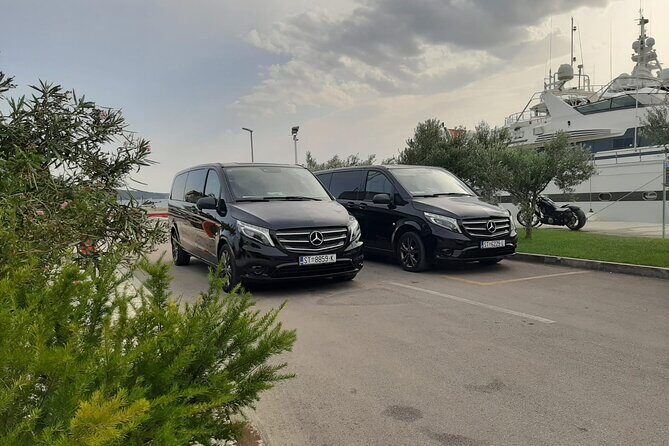 Airport shuttle - Price and value: $60.21 per group up to 8