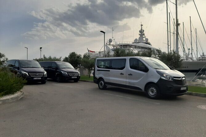 Airport shuttle - Who should book this airport shuttle in Split
