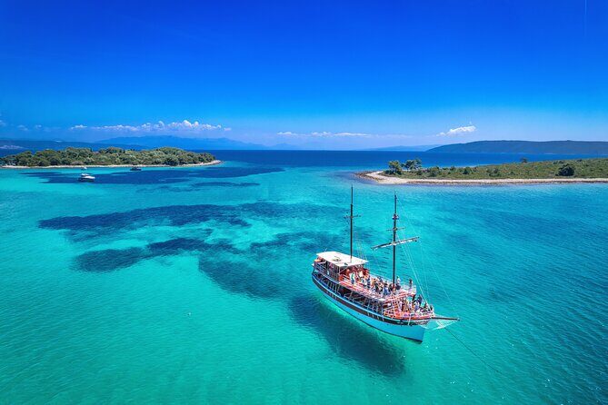 All-Inclusive Blue Lagoon & 3 Island Boat Tour with Food & Drinks - How the day starts: Obala Lazareta and the on-board vibe