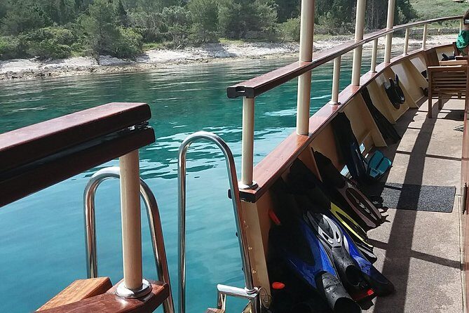 All Inclusive Brac and Solta islands swimming cruise - The Boat Polaris Ride: Comfort, Space, and a Calm Pace
