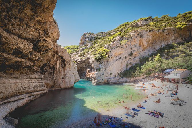 Blue and Green Cave private speed boat tour - Included on the boat: the practical comfort stuff