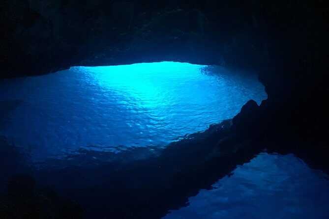 Blue cave private tour from Hvar - Cave Bisevo timing: how the 10 minutes at the Blue Cave plays out