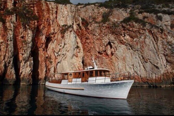 Boat Tour at Delfina Hvar - Riva 5 check-in and what the 11:30 start means for you