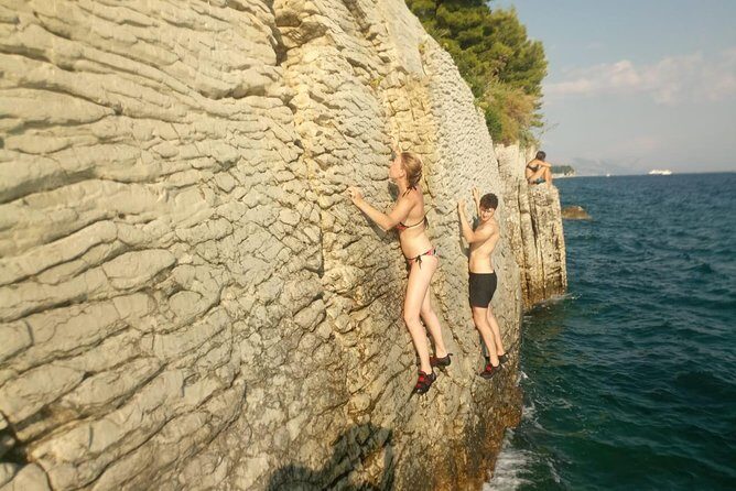 Deep Water Solo and Cliff Jumping Tour in Split - Your Guides Tailor the Climb to Your Level