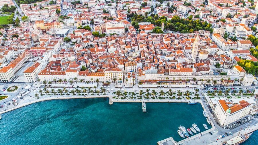 Discover The Old Town Split 1.5h walking Small group tour - Group pace and how 90 minutes plays out on the ground