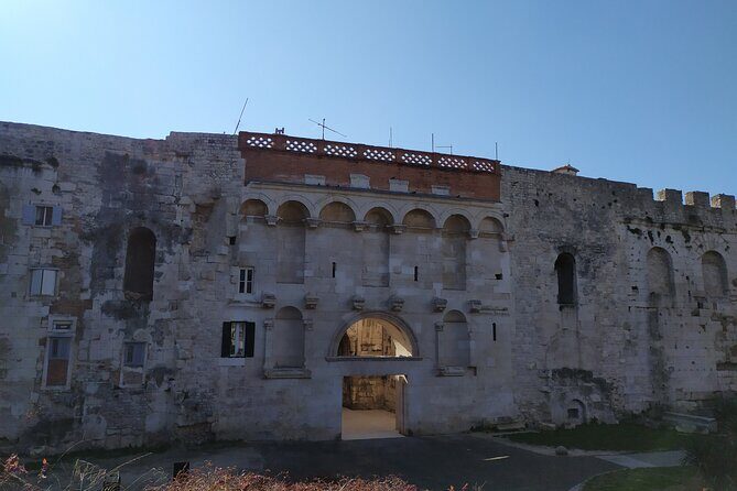 Experience Split With Local Professional Historian - Private - Key takeaways before you go
