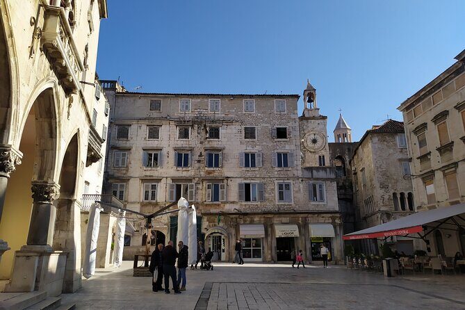 Experience Split With Local Professional Historian - Private - Peristyle: the courtyard that controlled people