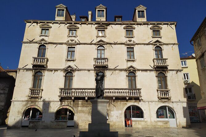 Experience Split With Local Professional Historian - Private - Jupiter’s Temple (outside): religion as part of the layout