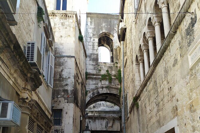 Experience Split With Local Professional Historian - Private - St. Domnius Cathedral (outside): what to expect if you go in later