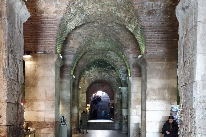 Experience Split With Local Professional Historian - Private - Vestibulum: the private entry you can’t ignore