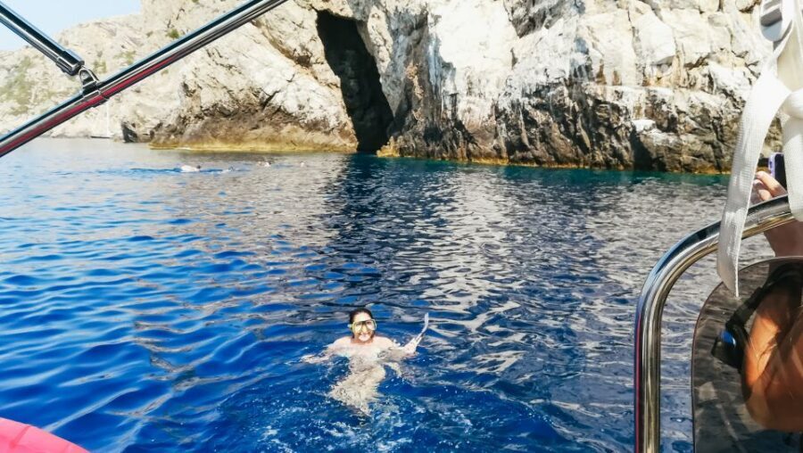 From Split: Blue Cave & 5 Islands with Vis & Hvar Boat Tour - Pakleni Islands Photo Stop: Quick Coast Views on the Way to Hvar