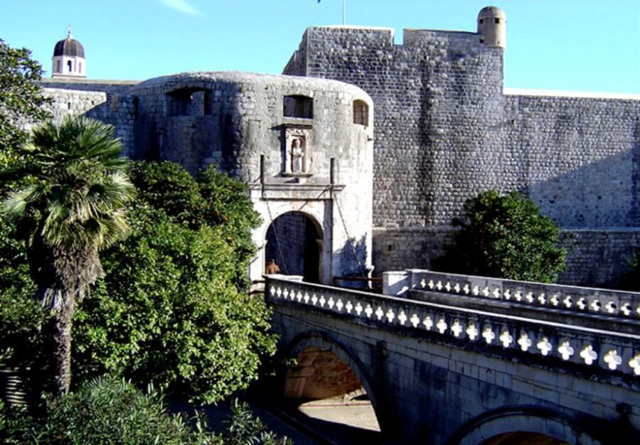 From Split/Trogir: Dubrovnik Guided Tour with a Stop in Ston - Ston Coffee Break and the Deak Wines Rest Stop: Nice Add-Ons, Not Full Stops