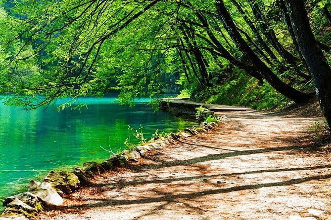 Full-Day Private Plitvice Lakes National Park roundtrip transfer from Split - Weather realities: heavy rain and possible reroutes