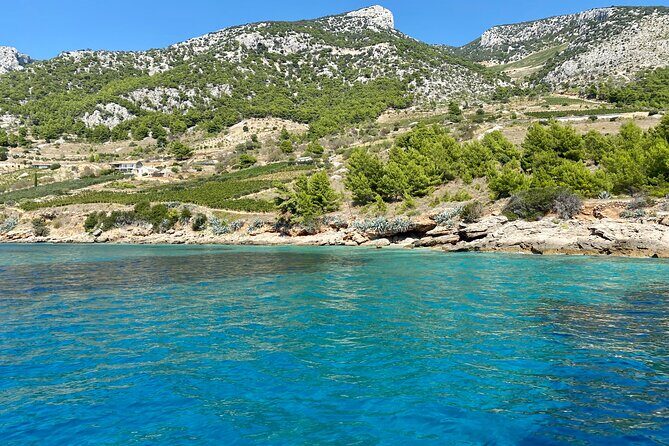 Full-Day PRIVATE Tour to ZLATNI RAT & HVAR - What’s included onboard (and what you’ll need to handle)