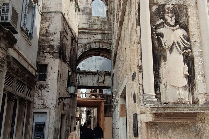 Game of Thrones and Split Highlights - Narodni Trg on Pjaca: the main square as your wayfinding anchor