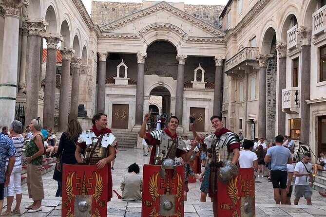 Game Of Thrones Split Walking Tour - The Vestibulum stop: ambush energy in a real doorway