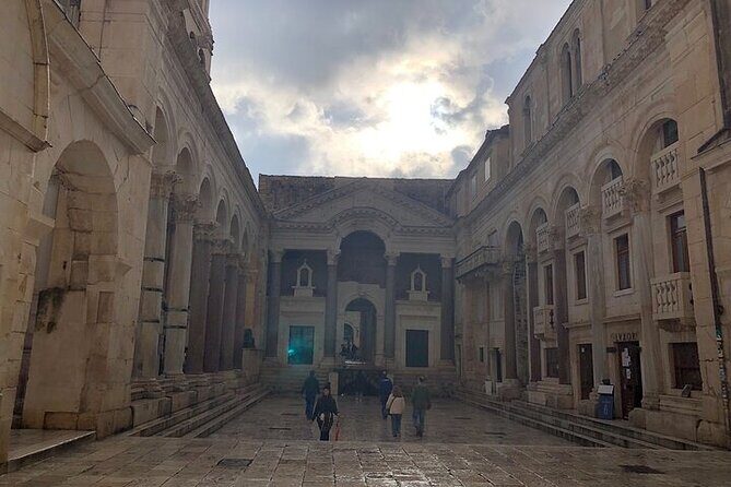 Game Of Thrones Split Walking Tour - The palace substructures: Mereen’s dungeons and the Dragon Dungeon