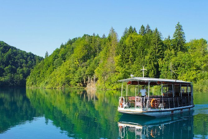 Guided transfer from Split to Zagreb with Plitvice Lakes stop - Group size and bus comfort: convenience comes with crowds
