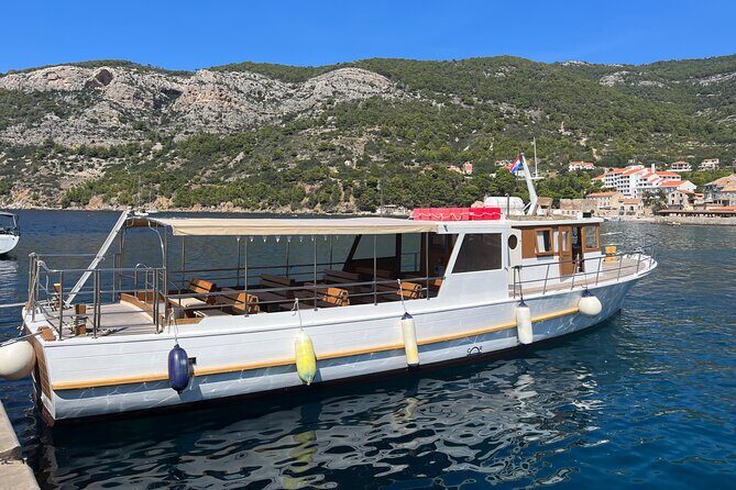 Half Day Private Group Boat Tour in Croatia - Boarding at Riva 5: the simple start that sets the tone