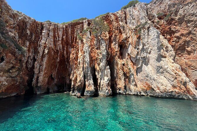 Hvar Delight: Private Speed Boat Tour - Meeting on the Hvar Riva and what the schedule really means