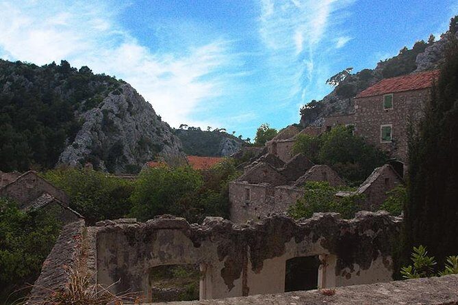 Hvar Lavender Tour - Velo Grablje: Stone Houses, Quiet Streets, and Free Entry