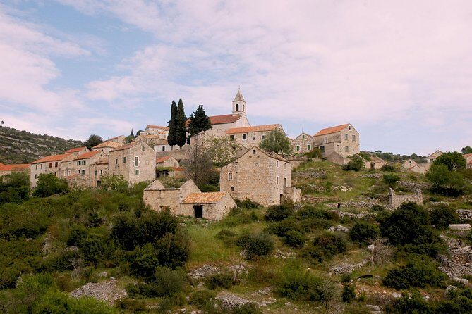 Hvar Lavender Tour - Malo Grablje and Mala Milna Breaks: Food, Wine, and Cooling Off