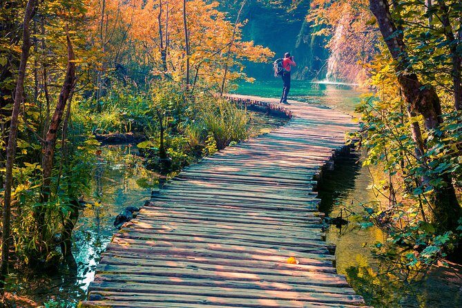 Plitvice Lakes Economy Group Tour from Split or Trogir - Arriving at Plitvice: entrance fees, cash, and the right mindset