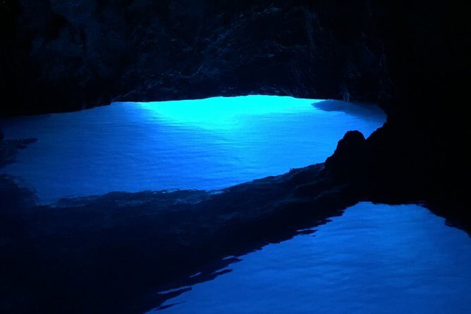 Private Blue and Green Cave Tour from Hvar Town - Stiniva Cove: Gate Swim Time in a Rock-Made Theater