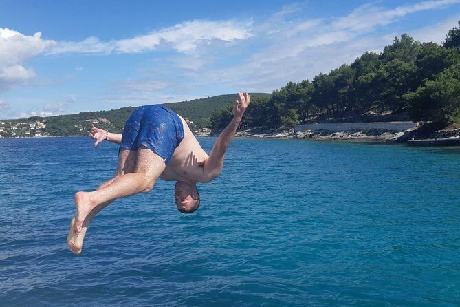 Private Blue Lagoon and 3 islands Tour from Trogir and Split - Maslinica Beach: short sand time before lunch