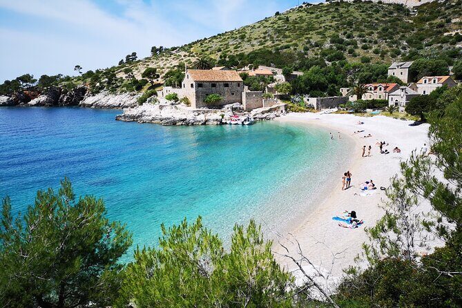 Private boat tour of Red rocks & Pakleni islands - Stop 1: Dubovica Beach and the hidden cave plan