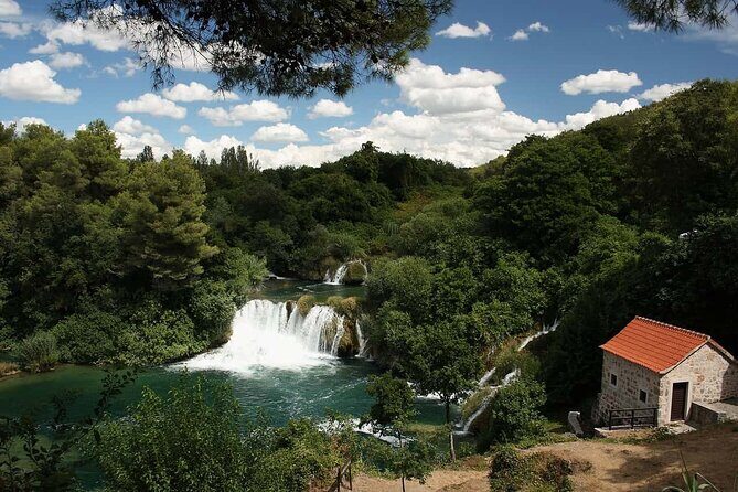 Private day tour to Krka Waterfalls, Primosten & Trogir - Guides and communication: the difference between a good day and a smooth one