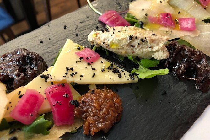 Private Split Tour & Local Bites & Seafood Extravaganza & Pickup - Sea Stew on Pusti me da prodjem Street With Wine or Your Choice of Drink