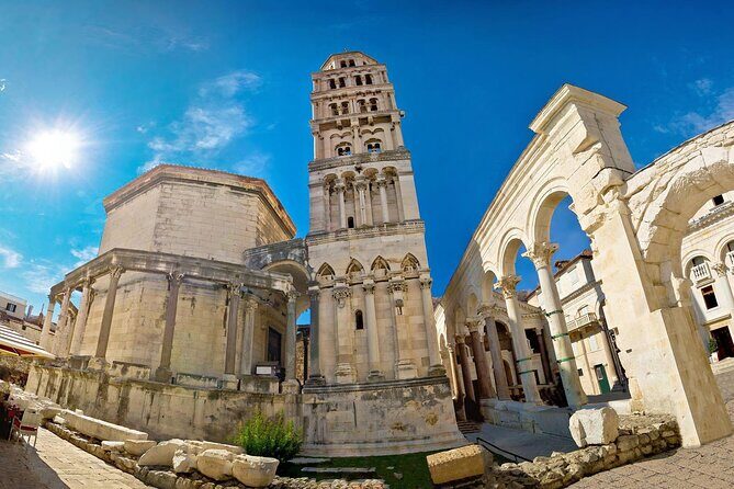Private Split Tour & Local Bites & Seafood Extravaganza & Pickup - Narodni Trg: The Venetian Square Feeling in Split