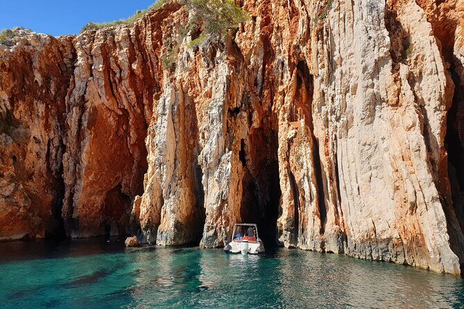 Red Rocks & Southern Side Of Hvar Private Tour - The private skipper experience: Toni’s style of Hvar time