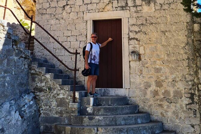 Secret Marjan Park Hiking Tour in Split - The 2.5-hour Marjan Park walk: forest paths, chapels, and sea air