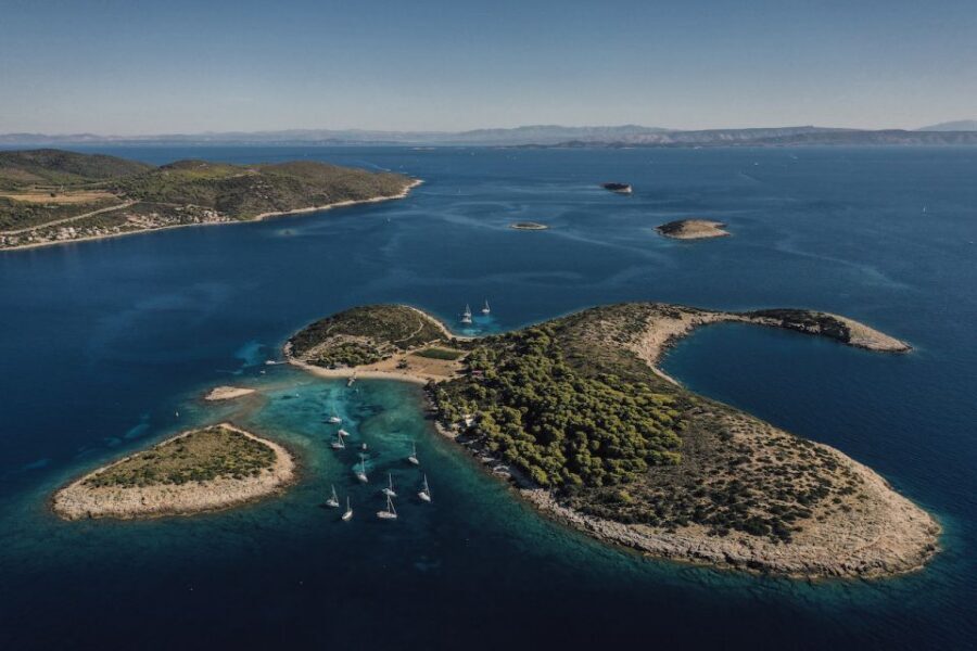 Split: Blue Cave and 5 Islands Tour - Budikovac snorkeling: where the day turns into sea time