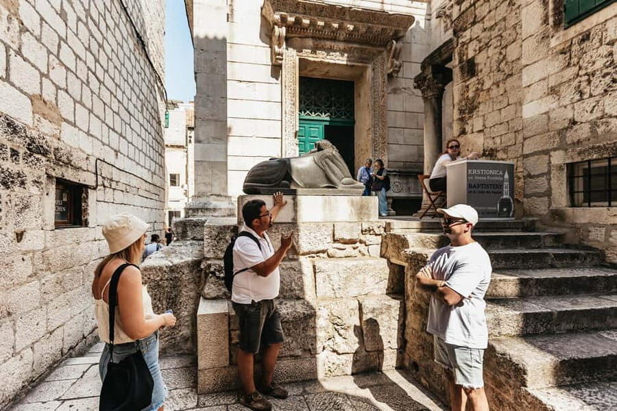 Split: Diocletian Palace & Old Town Guided Walking Tour - Peristyle Courtyard and the Emperor’s Private Space