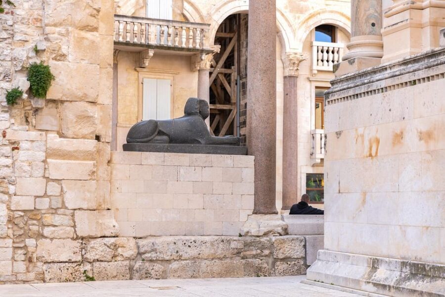Split: Group or Private Walking Tour with Art Historian - Street Let Me Pass, Vestibul, and Triklinij: the palace as a real machine