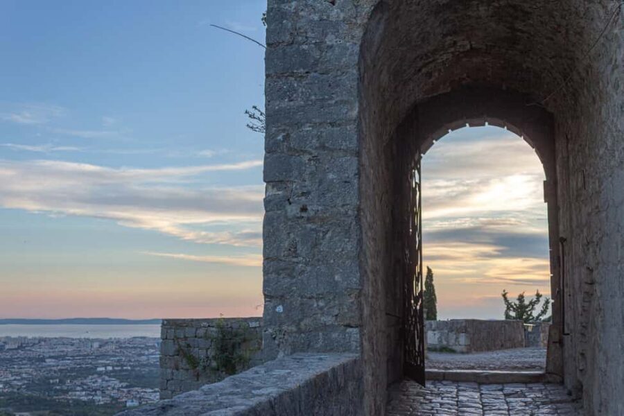 Split: Klis Sunset Sightseeing Bus Tour - Sunset over Split: golden hour glow and a smart photo plan