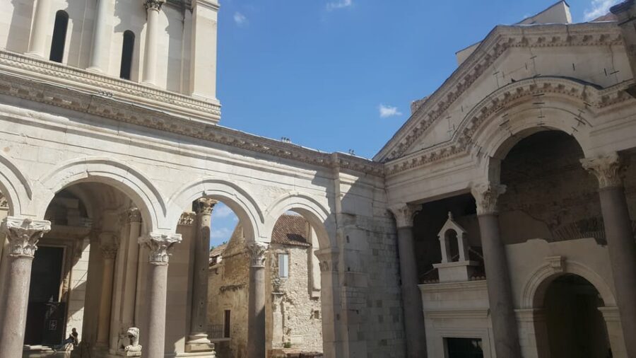 Split: Old Town Food Tour - Meeting at the Croatian National Theatre (and staying on track)