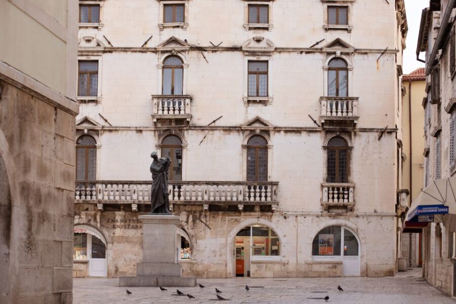 Split: Palace & Old Town Private Walking Tour-Entrance incl. - Fruit Square to Narodni trg (Pjaca): when palace walls give way to everyday Split