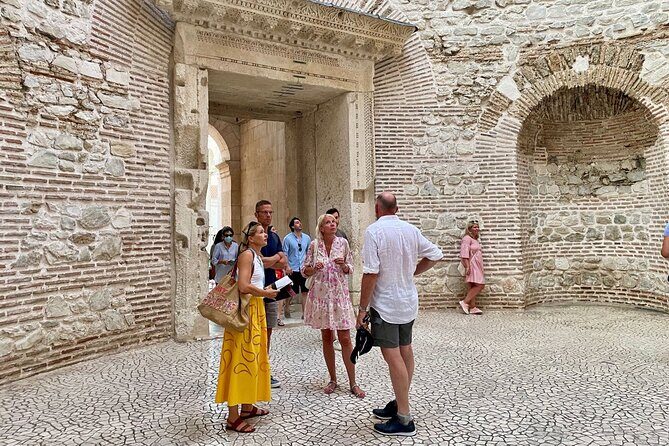Split Palace & Old Town -Private walking tour- Entrance included - Old Town wander: Narodni Trg, Pjaca, Voćni Trg, and the fish market smell test