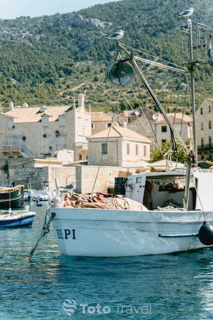 Split/Podstrana: Blue Cave, Hvar & 6 Islands Speedboat Trip - Stiniva Cove: Short Swim Time in a Cliffy Swimming Bowl