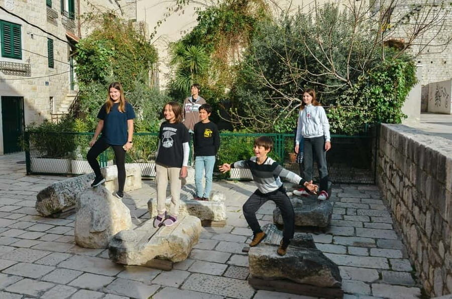 Split: Private Walking Tour for Families with kids (5-17y) - Quiz and games: why the format works across ages