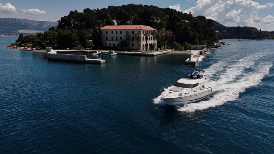 Split: Private Yacht Day Trip - Snacks, fruit, ice maker, and onboard showers: the comfort that keeps the mood high