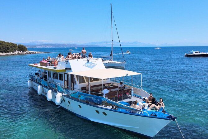 Split Riviera Panoramic Sunset Cruise with Summer Vibes on Boat - On-board vibes: drinks, music, and hosts who manage the mood