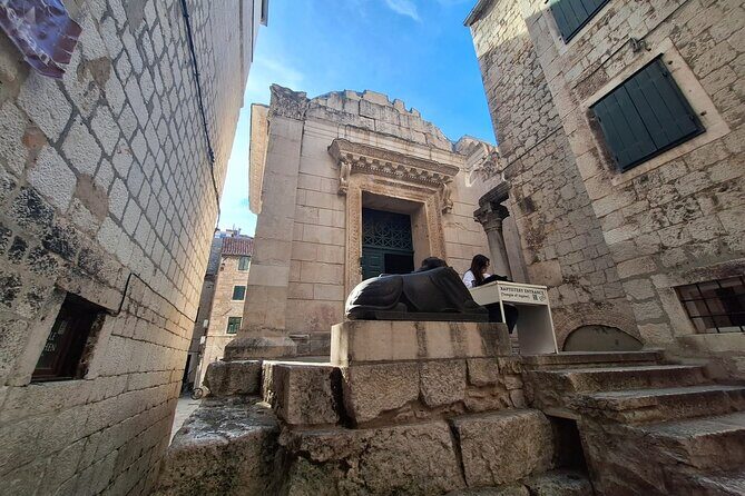 Top-Rated Split Game of Thrones and History City Walk - Dracarys! - Stop 5: Diocletian Palace Substructures and the themed dungeon time