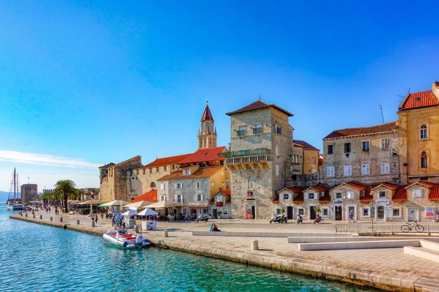Trogir Old Town Walking Tour - North Gate meeting point: find the blue umbrella quickly