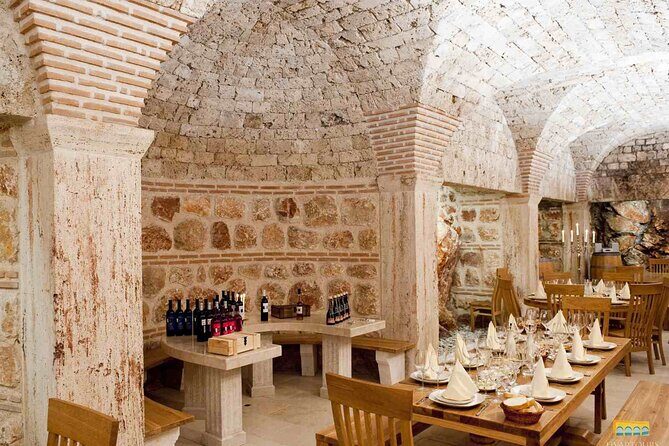 Twice the Wine - Two wineries half day tour, with delicacies - What the tastings are like: 4 vs 8 courses, sample sizes, and glass talk