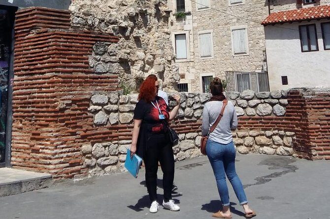 Walk through Split with an archeologist - Narodni Trg: the medieval square that balances the Roman focus